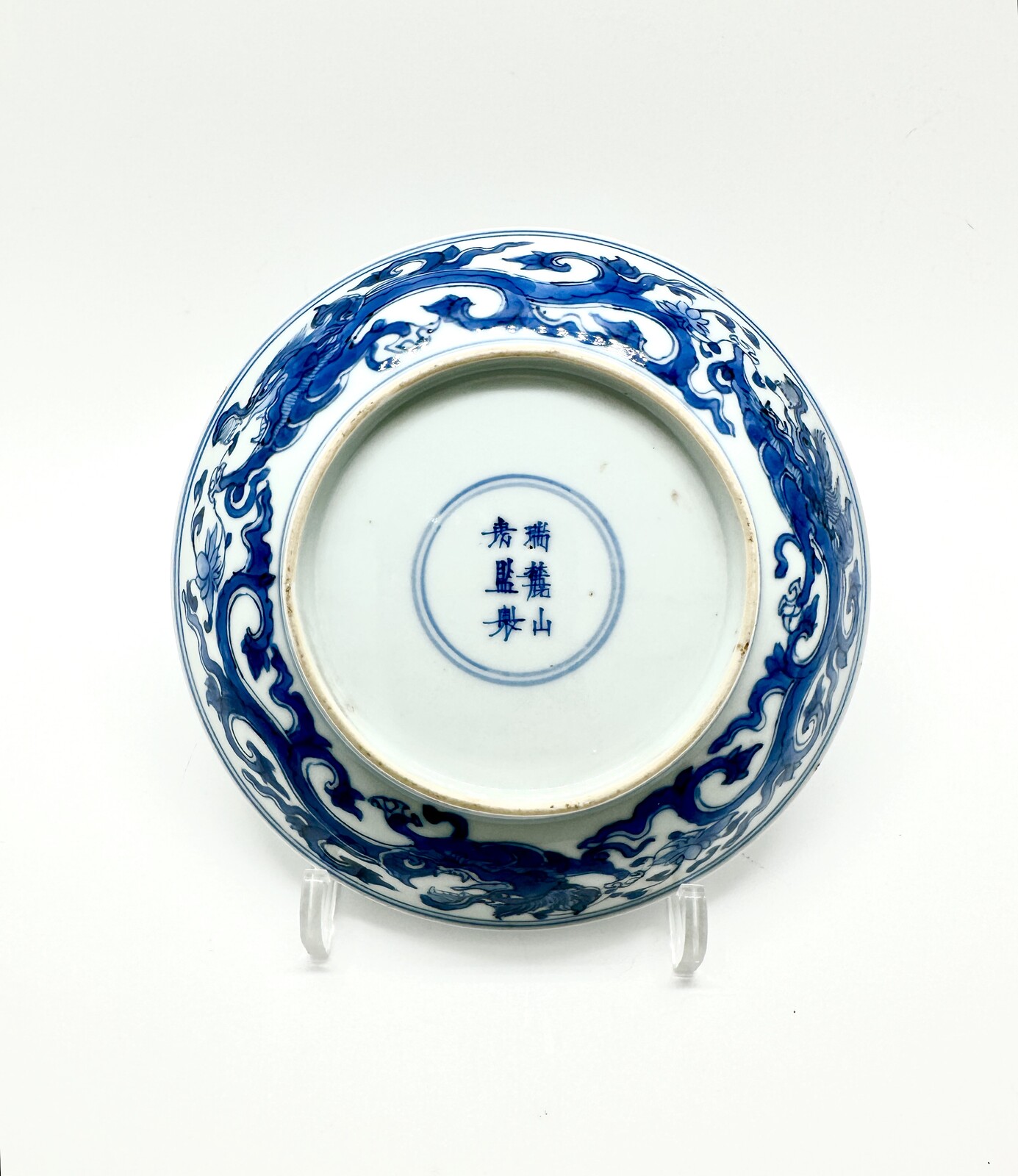 BF 95 A rare blue and white 'Double Vajra' dish with unusual base  mark<br><br>清康熙青花雙金剛紋盤《瑞麓山房監製》款- 青花瓷- 陶瓷- Feng Chun Ma