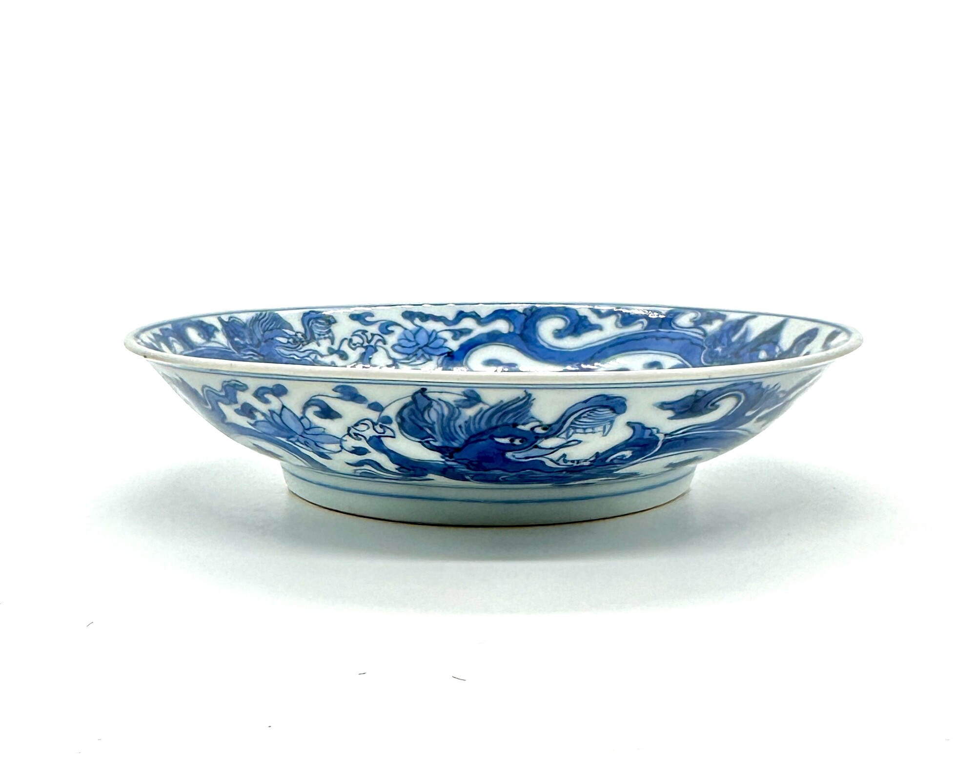 BF 95 A rare blue and white 'Double Vajra' dish with unusual base  mark<br><br>清康熙青花雙金剛紋盤《瑞麓山房監製》款- 青花瓷- 陶瓷- Feng Chun Ma