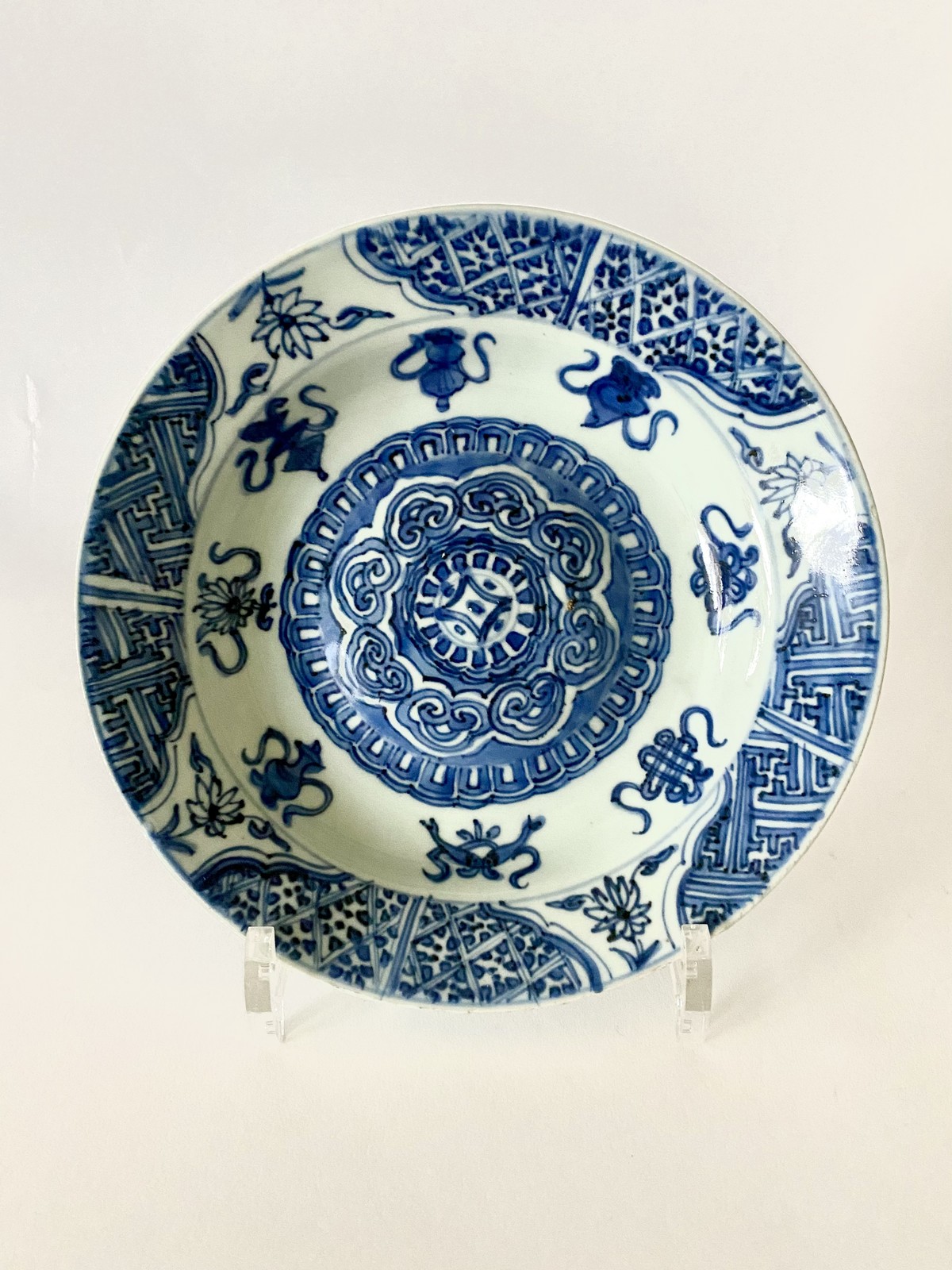 BFE 32 A blue and white dish<br><br>明天啟/崇禎青花八吉祥紋盤- 青花瓷- 陶瓷- Feng Chun Ma