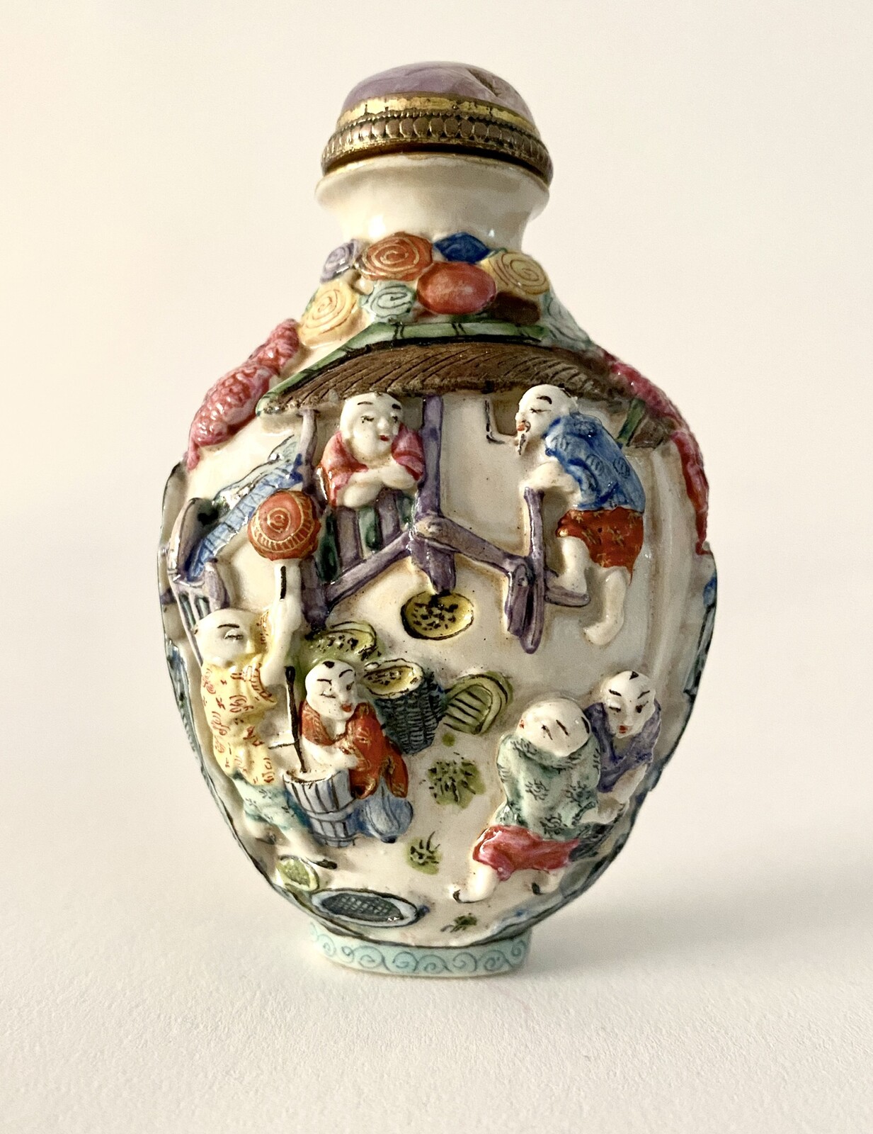 S31 A famille rose 'Rice Production' snuff bottle<br><br>1820-1880 彩繪「耕織圖」 鼻煙壺- 鼻煙壺- 藝術品- Feng Chun Ma